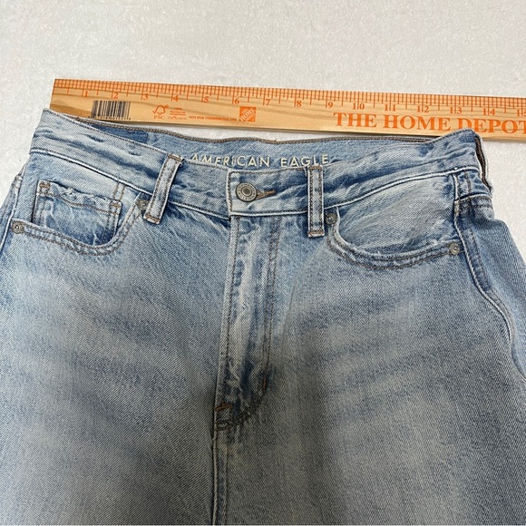 American Eagle Women's Jeans Distressed Relaxed Mom Light Wash Size 2 - Picture 14 of 16